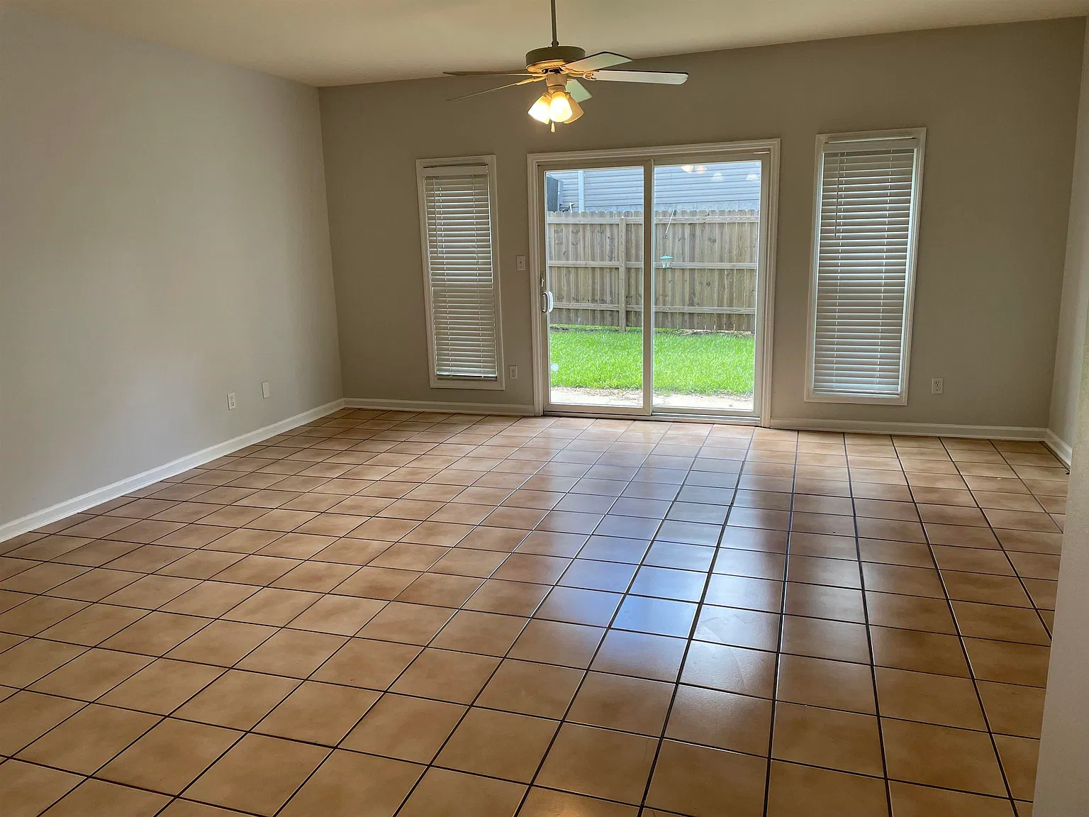 3 bed, 3.5 bath, 1432 sqft, $1,700 — Photo 3
