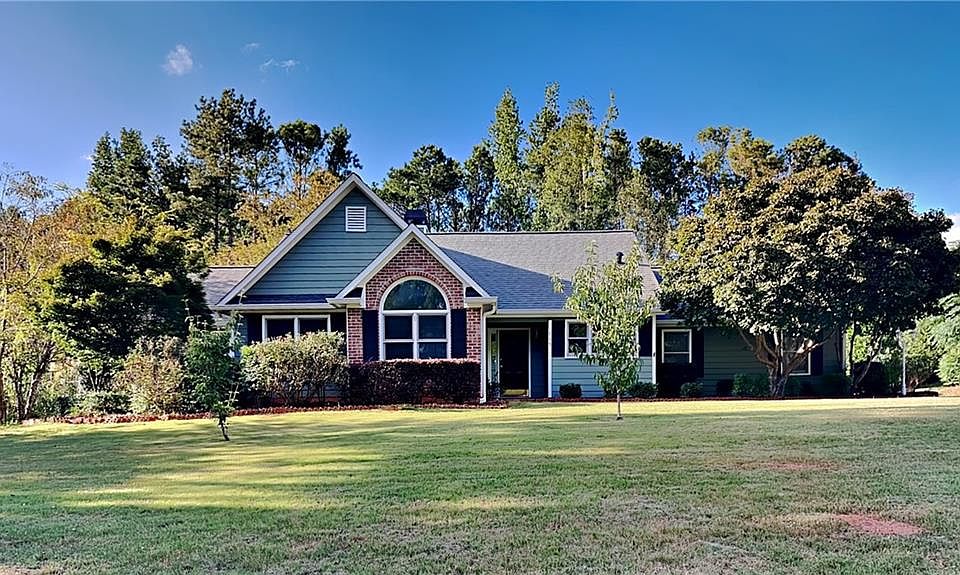 1st image of 115 Pecan Lake Dr