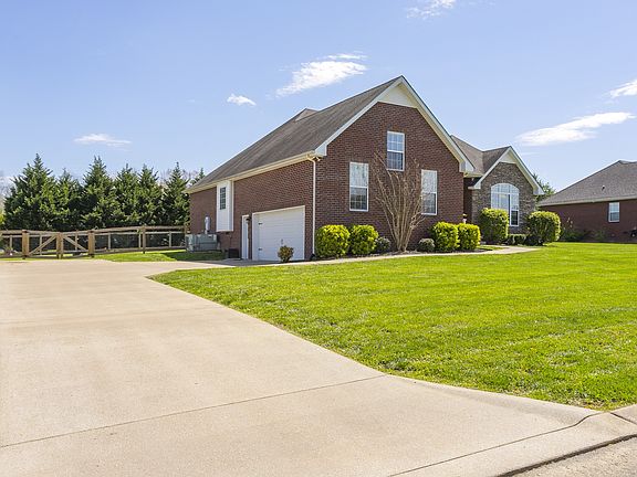 3rd image of 1019 Vista Dr
