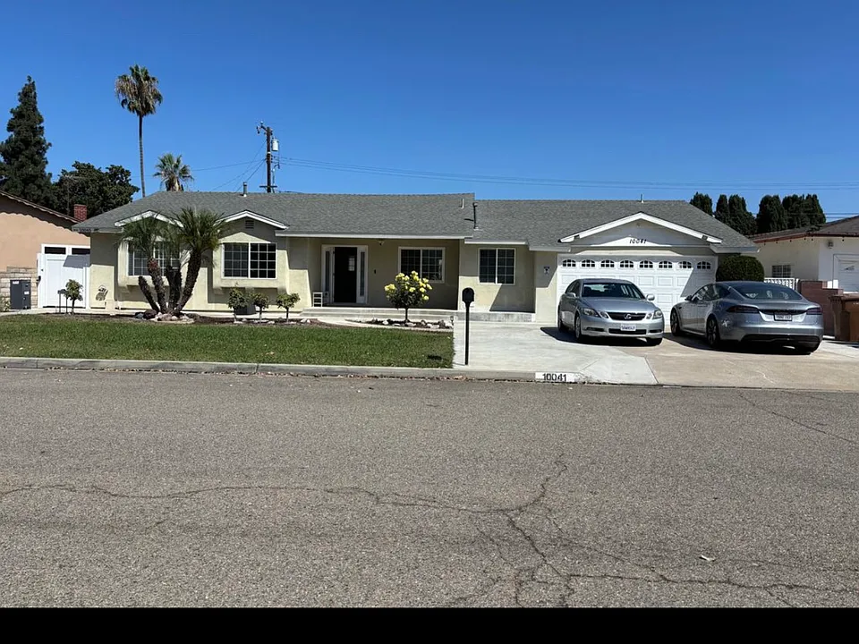 10041 Roselee Dr