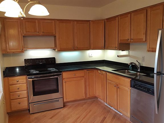 2nd image of 1458 Wilmette Ave