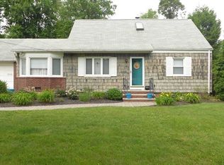 173 Coombs Dr, Paramus, NJ 07652