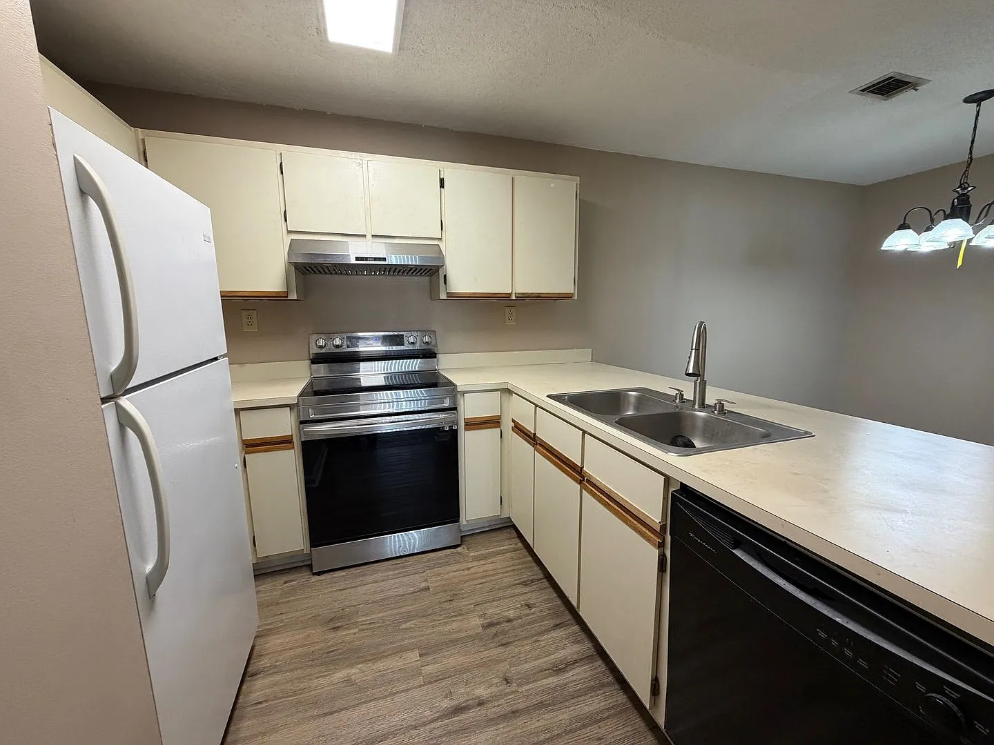 2 bed, 1151 sqft, $1,475 — Photo 4