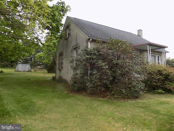 3rd image of 2120 Spinnerstown Rd