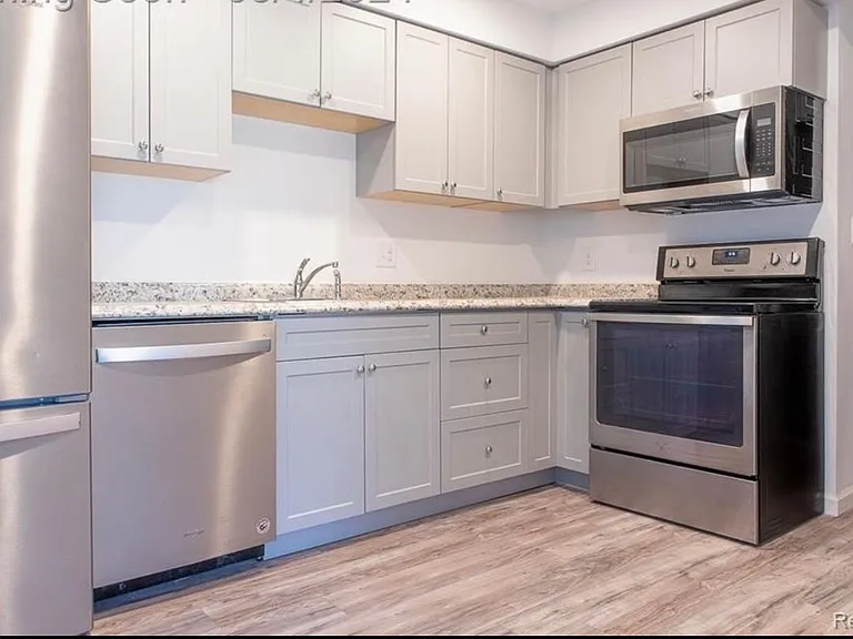 8724 Common Rd — Photo 7