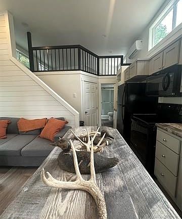 3rd image of 28574 Pocohontas Rd