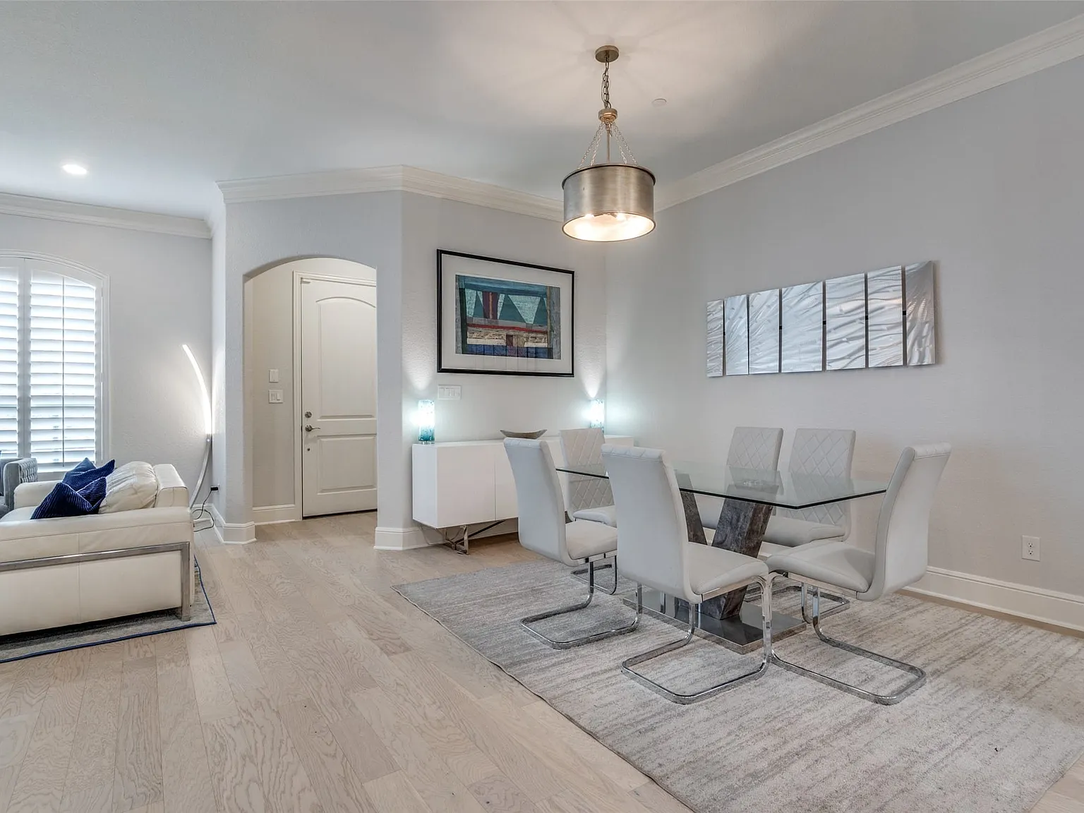 3 bed, 2.5 bath, 2502 sqft, $3,000 — Photo 2