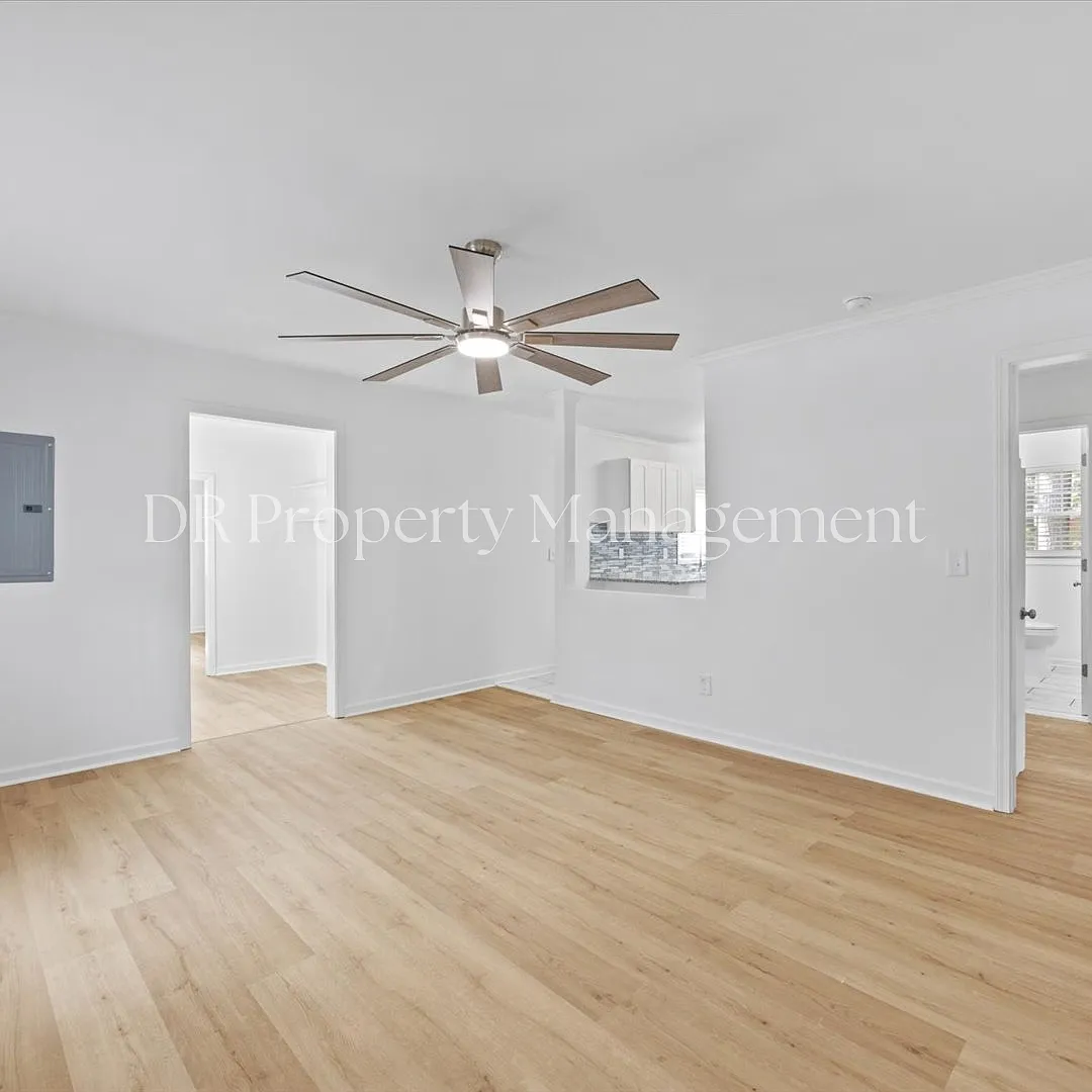 219 S Circle Dr — Photo 2