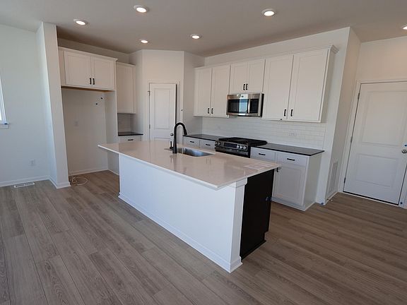 4th image of 3034 Trinity Dr