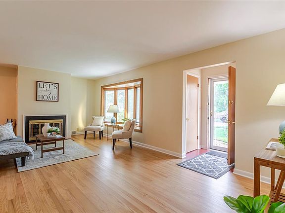 3rd image of 2836 Kelly Place