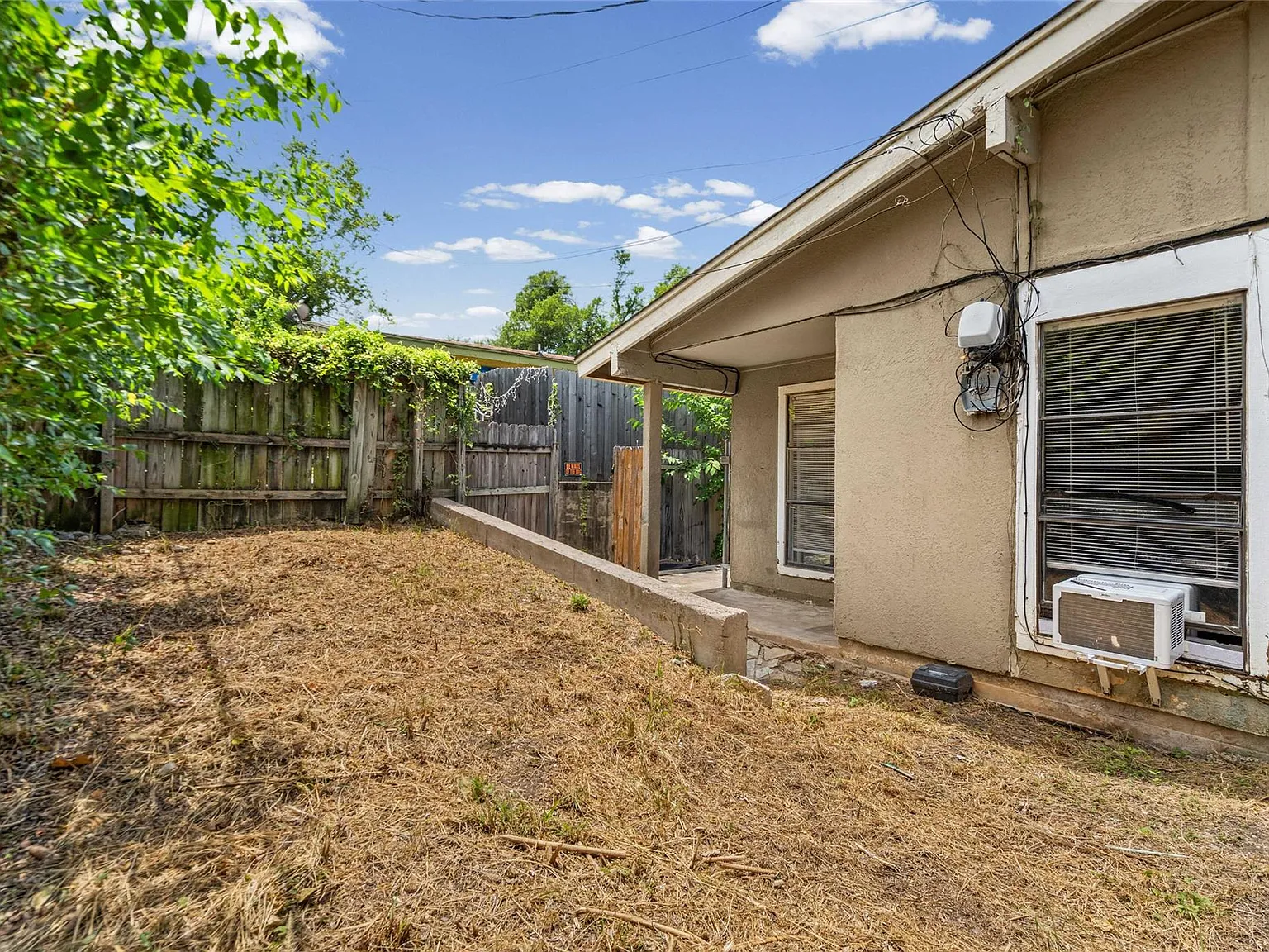 1 bed, 1.0 bath, 2312 sqft, $895 — Photo 3