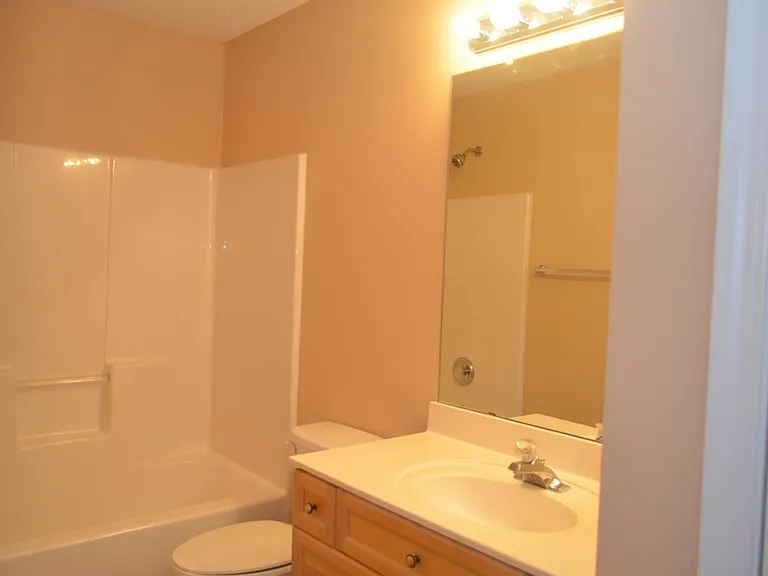 Upstairs full bathroom