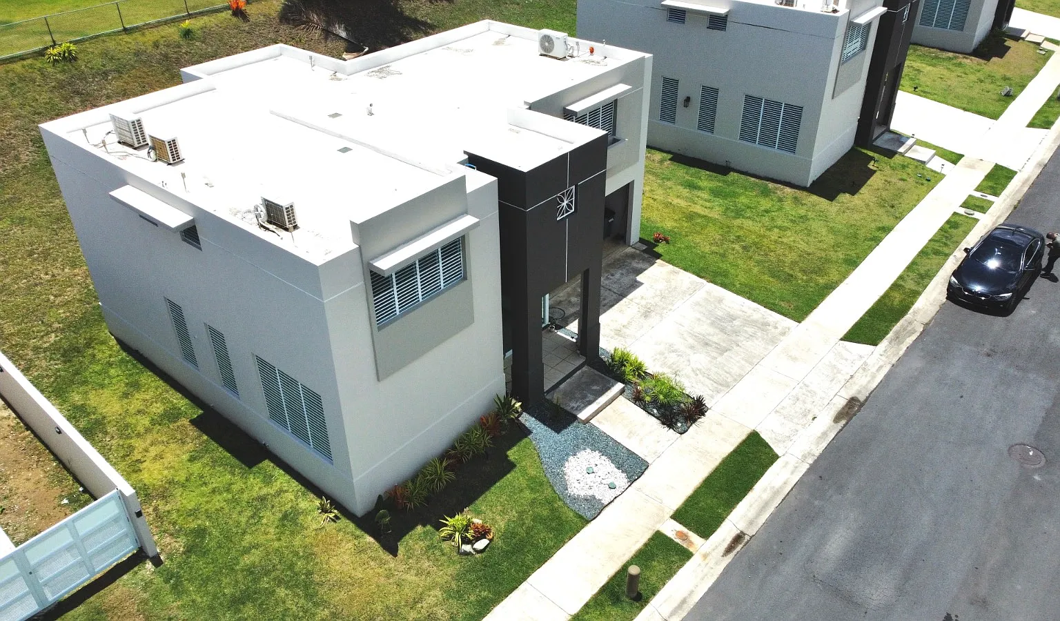4 bed, 2.5 bath, $3,200 — Photo 1