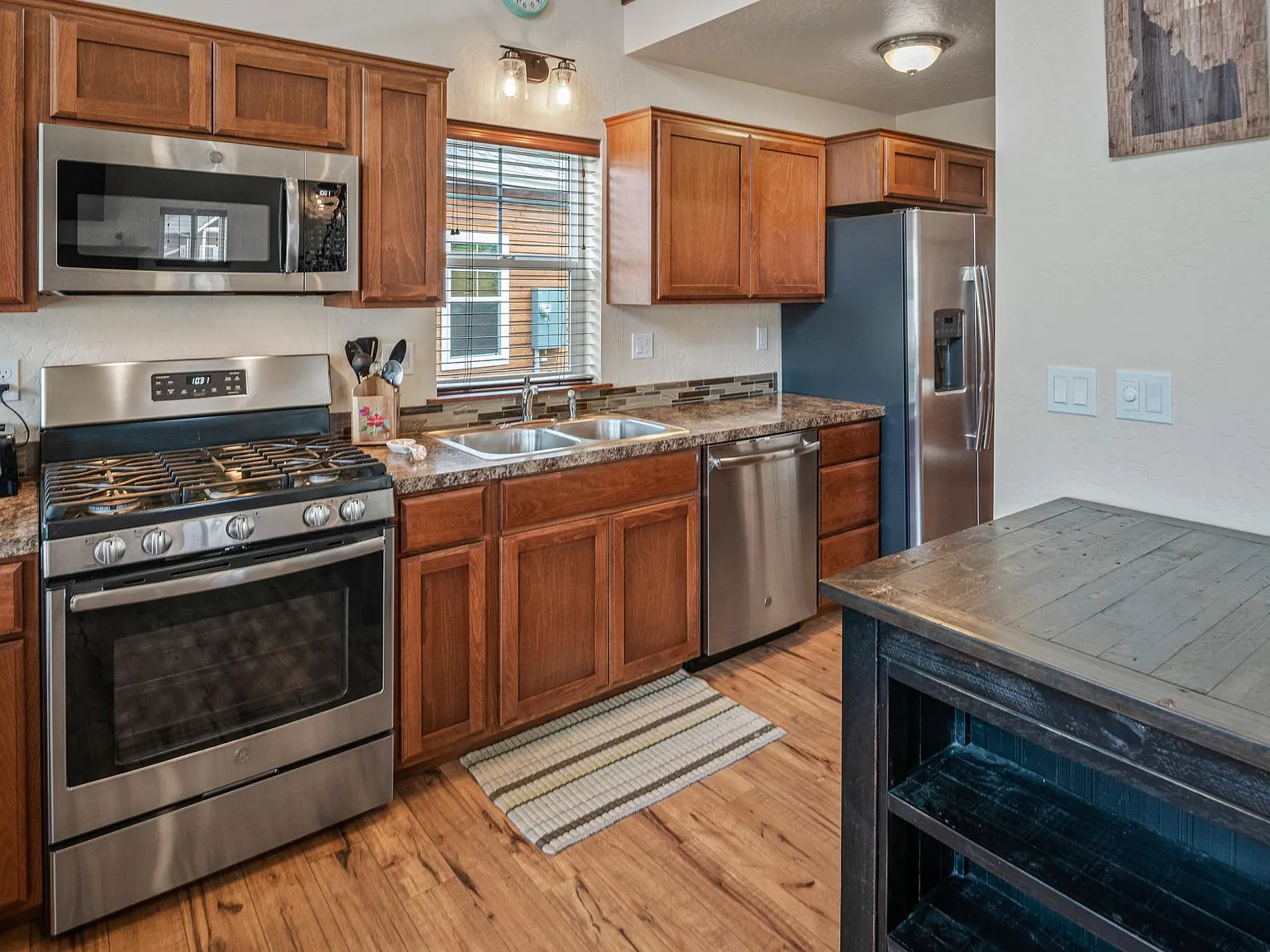 2 bed, 1100 sqft, $2,000 — Photo 4
