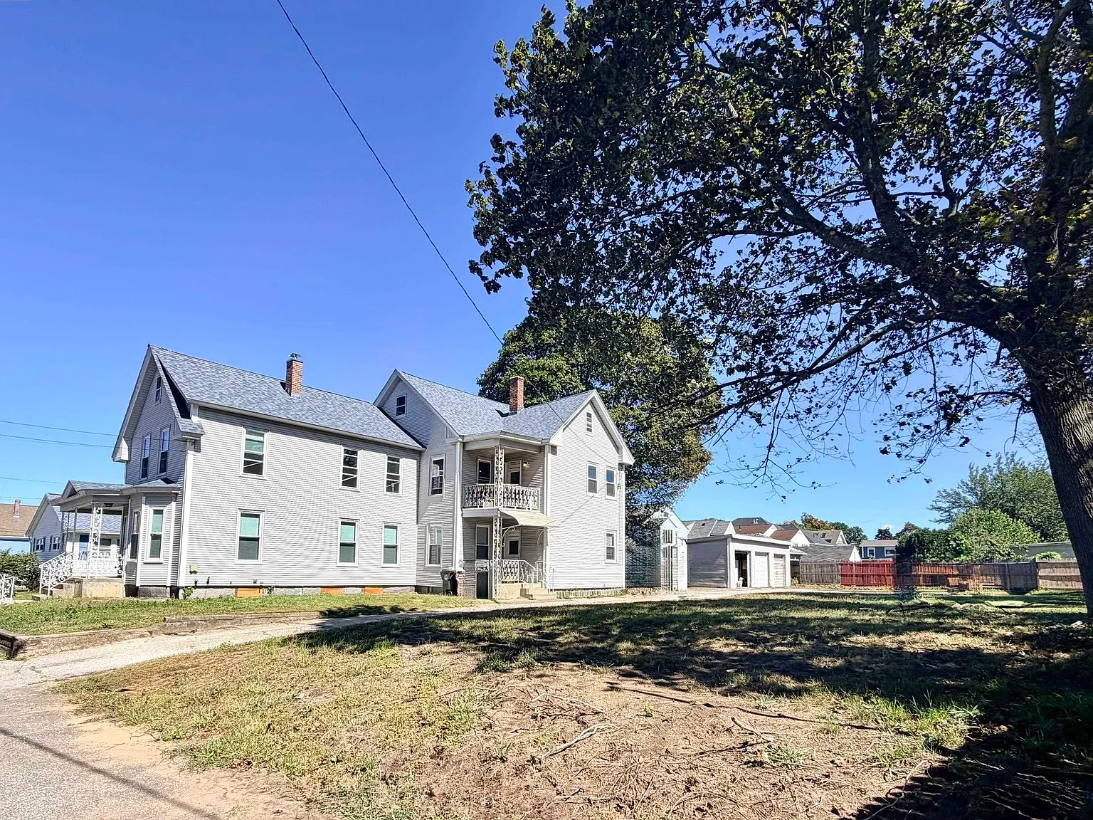 3 bed, 1.0 bath, 1420 sqft, $2,850 — Photo 3