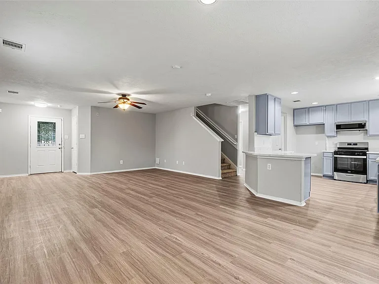 7606 Hillsdale Park Ct — Photo 4
