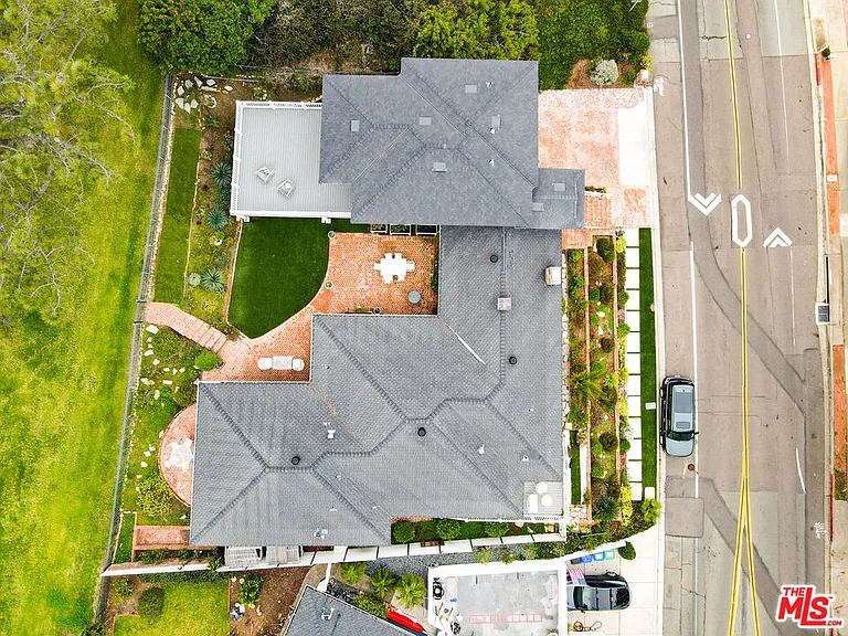 1110 W Muirlands Dr — Photo 42