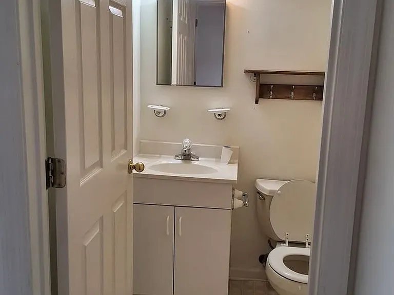 125 W Farragut Rd #125 — Photo 7