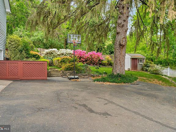 5th image of 2812 Rosemary Ln