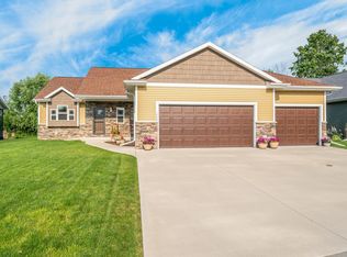 1855 Forest Glen Rd, Neenah, WI 54956