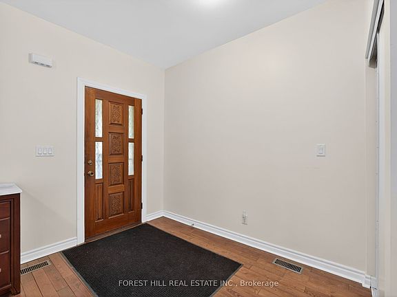 4th image of 351 Woodfield Rd