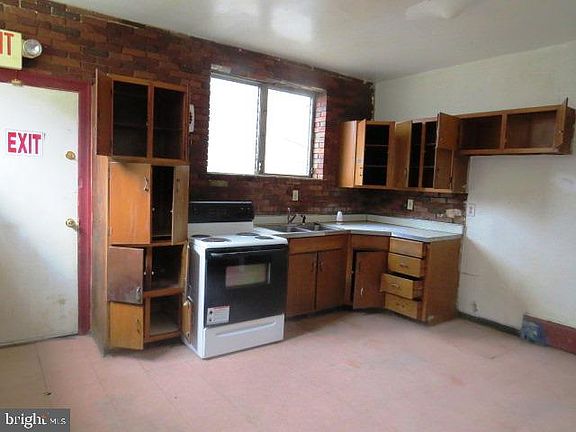 5th image of 4724 Oxford Ave