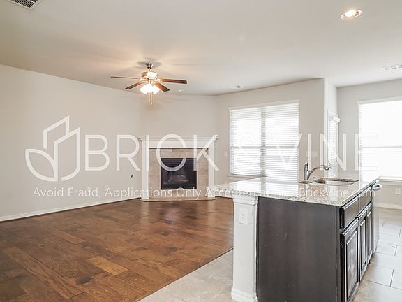 4th image of 8201 NW 107th St