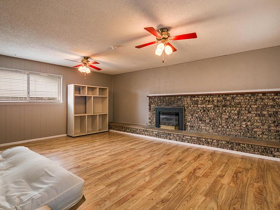 4th image of 3917 Doroteo Pl NE