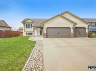 614 Saint Jerome St, Harrisburg, SD 57032