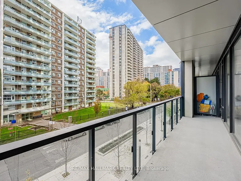 585 Bloor St E #318 — Photo 50