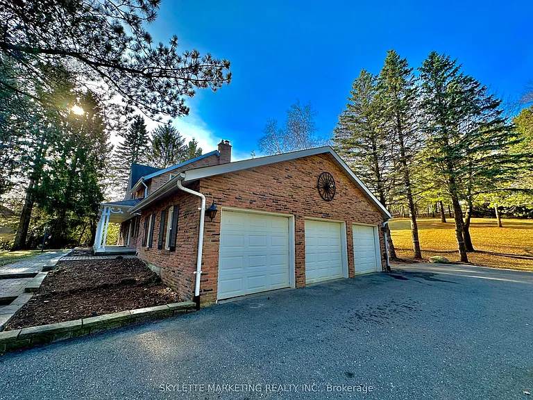 8 Blue Grass Dr — Photo 2