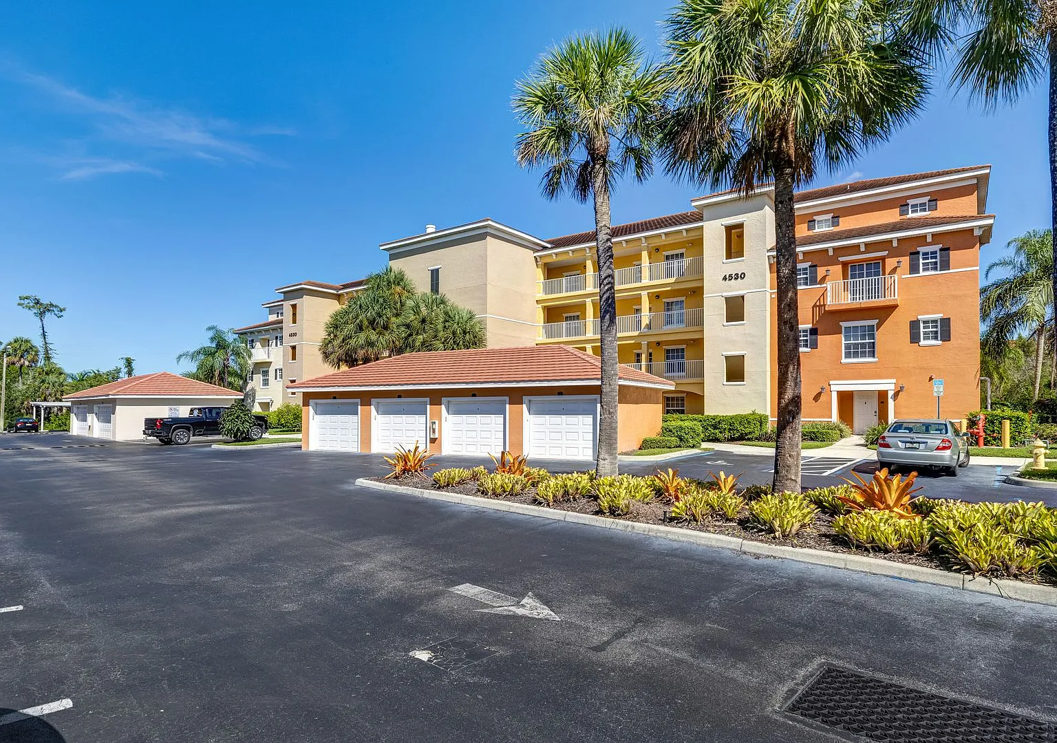 ** Botanical Place ** 3 Bed / 2 Bath - Condo - Turnkey Furnished - Seasonal Or Short Term — Photo 1