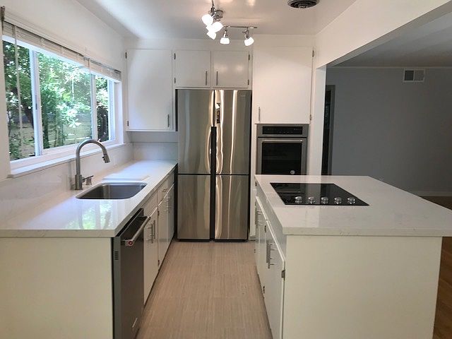 1st image of 220 Linfield Dr APT 1