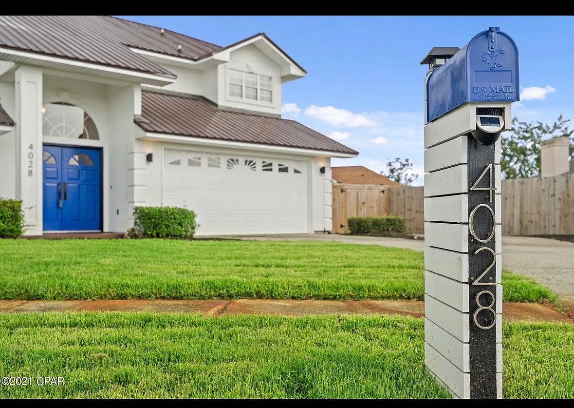 4 bed, 2400 sqft, $3,000 — Photo 1