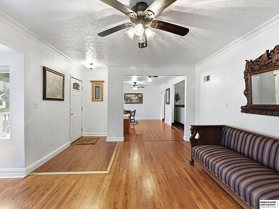 4th image of 430 W 11th St