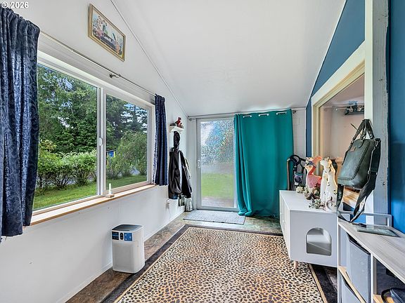 5th image of 42043 Forest Court Ln