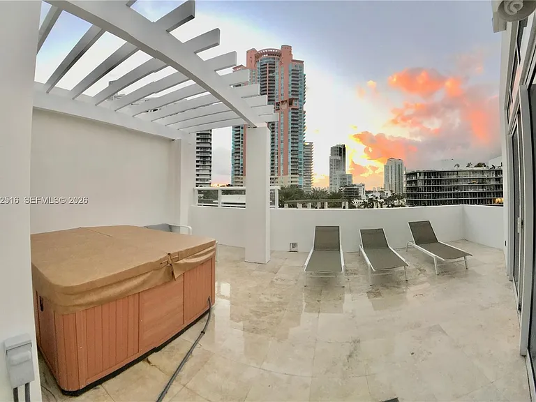 50 S Pointe Dr #LOFT4 — Photo 21