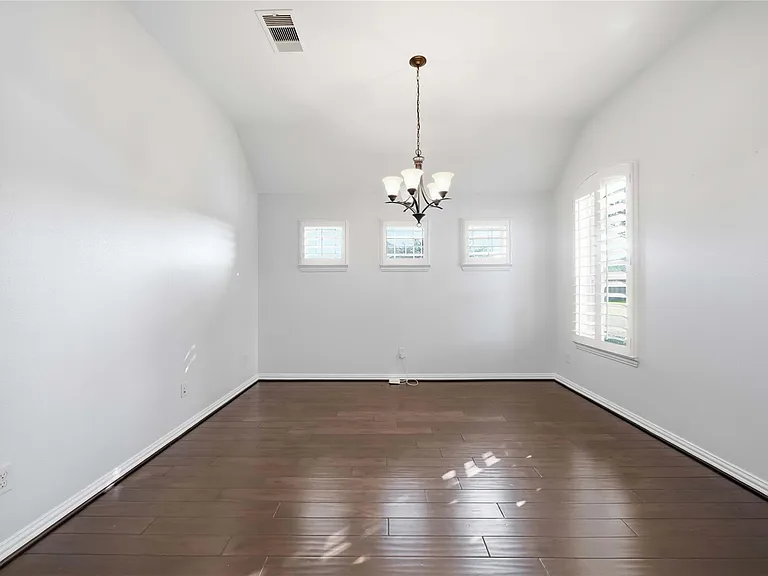 601 Dunlavy Ln — Photo 7