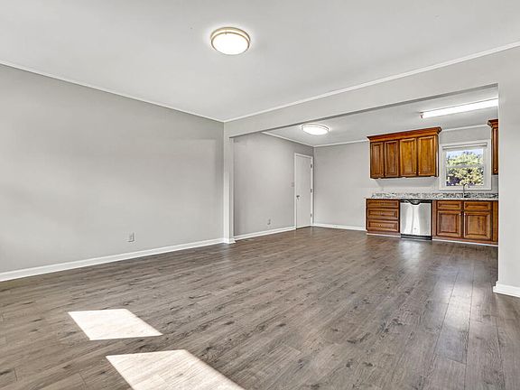 4th image of 130 Thompson Dr