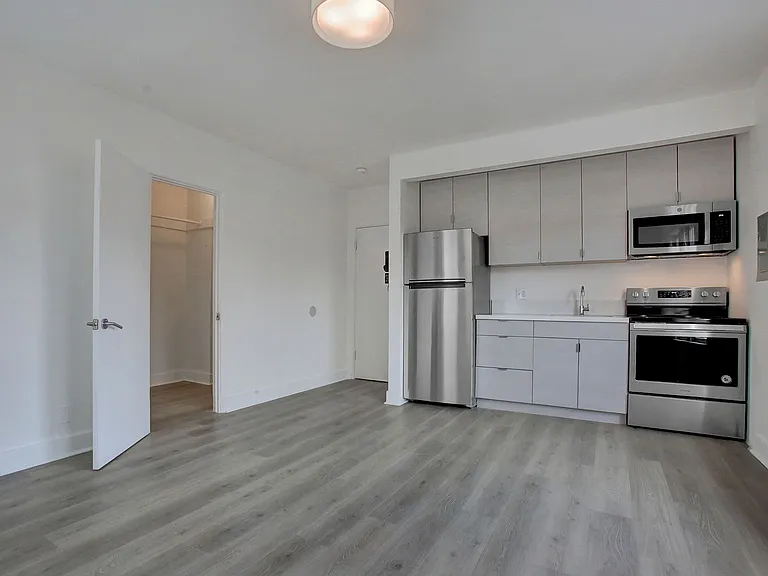Lynnwood — Photo 19