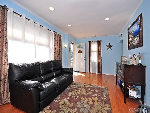 3rd image of 851 Winthrop Dr