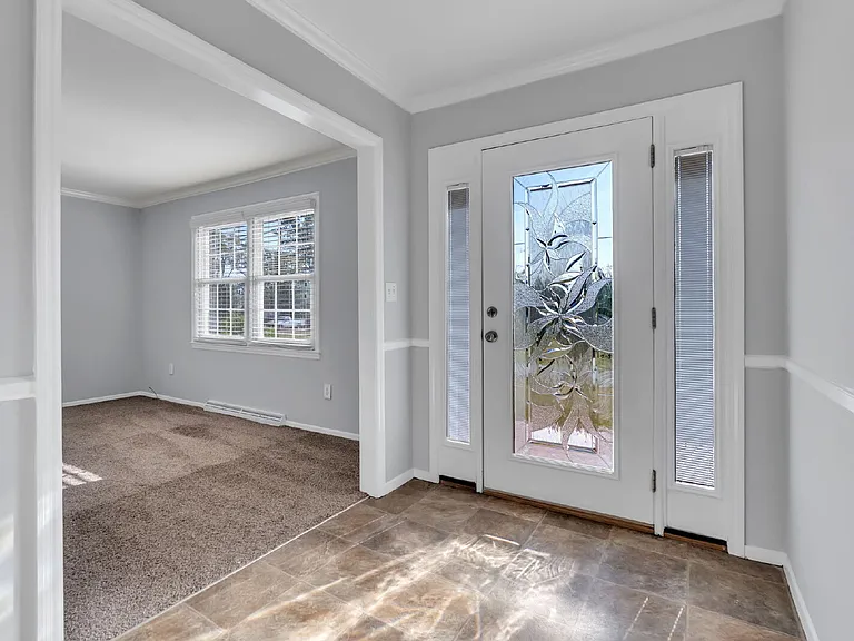4 Dickens Ln — Photo 3