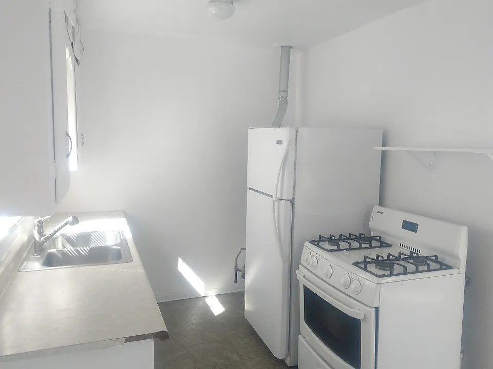 Updated 1bed / 1bath in Nob Hill With Small Yard & Washer / Dryer!