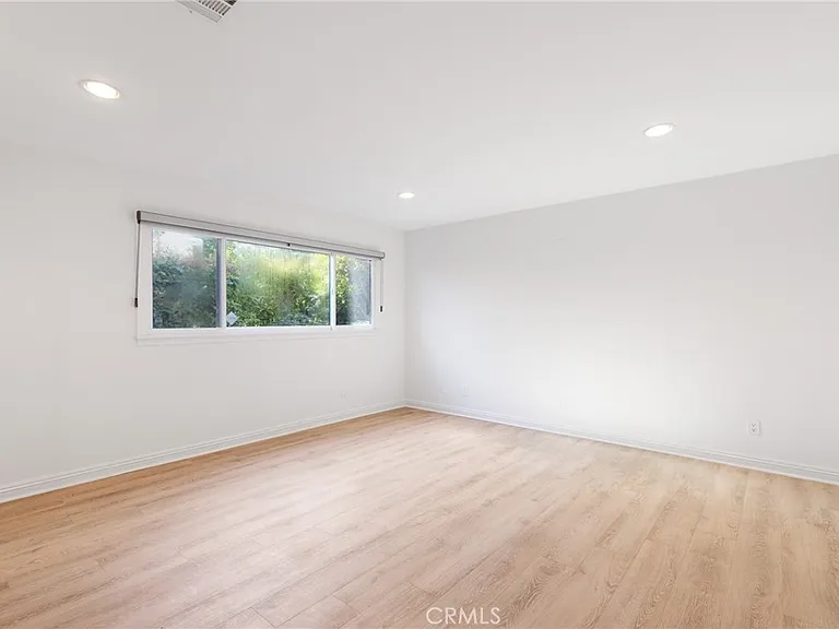 248 N Rexford Dr — Photo 17