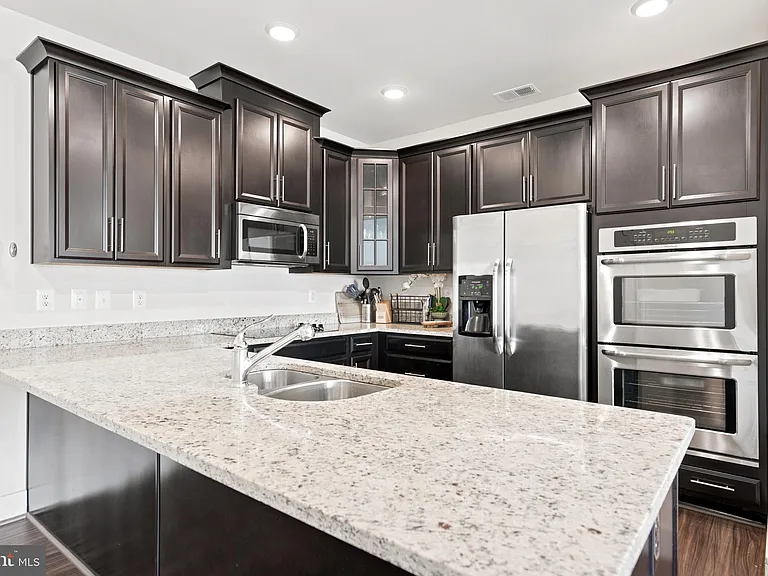 44730 Tiverton Sq — Photo 8