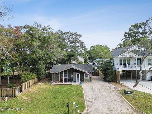2nd image of 338 NE 39th Street