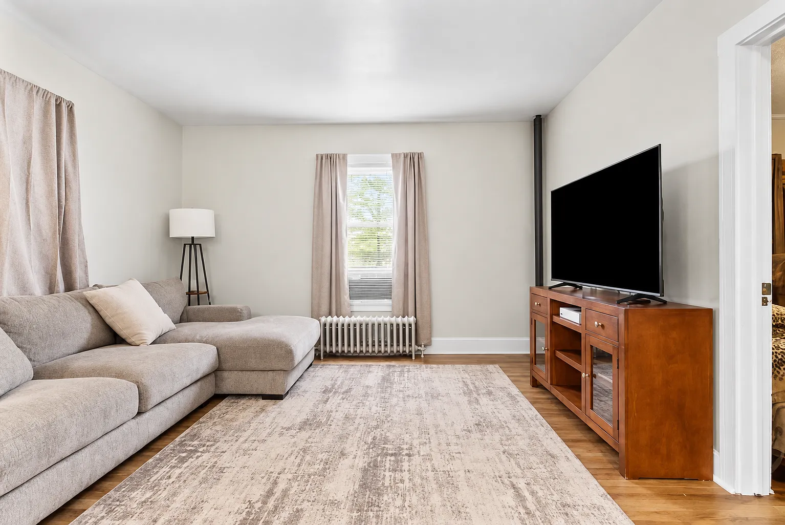 1 bed, 1.0 bath, 849 sqft, $1,500 — Photo 1