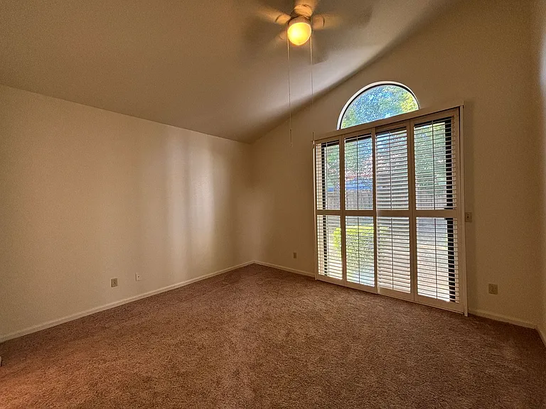 4909 Felicia Way — Photo 7