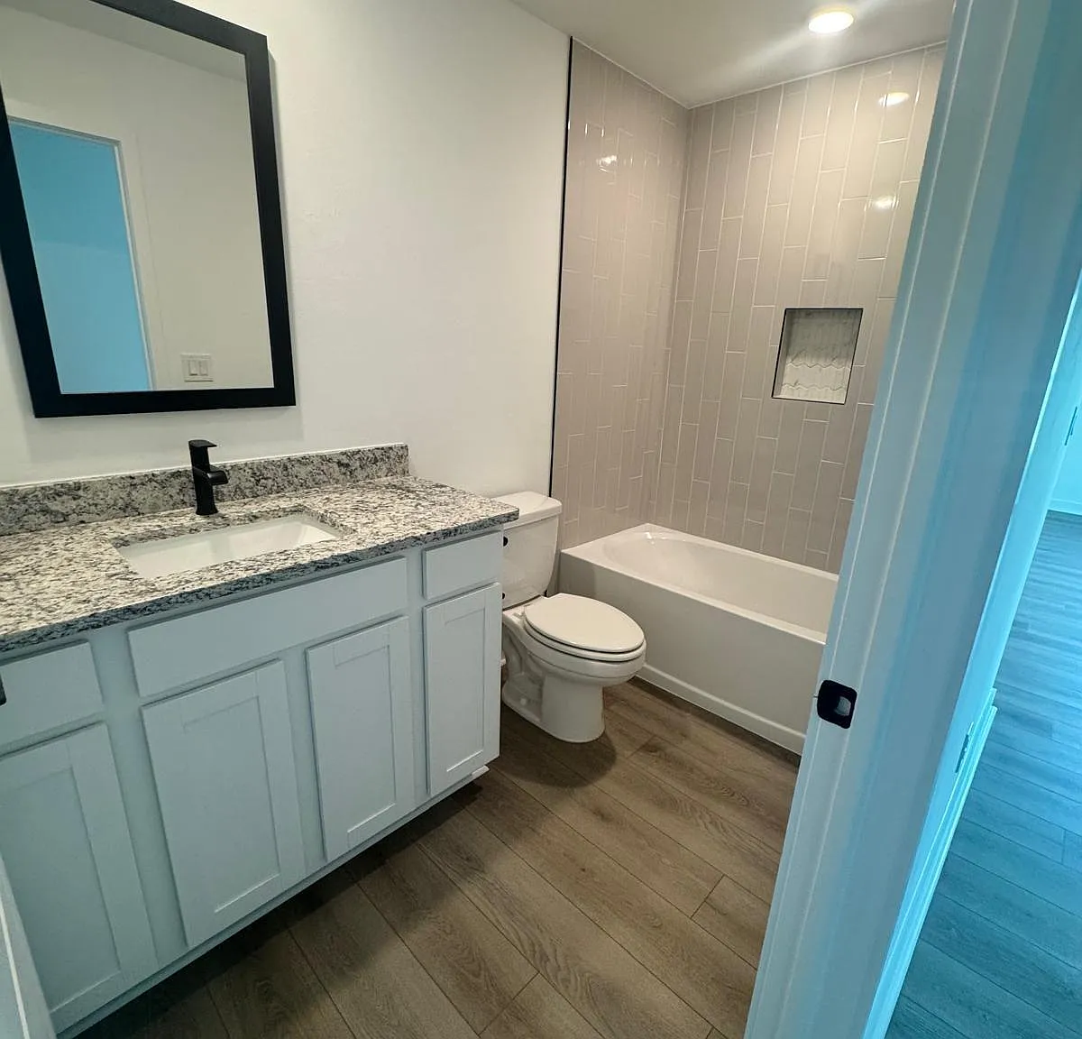 4 bed, 2.0 bath, 1843 sqft, $3,300 — Photo 4