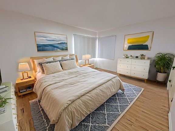 5th image of 953 21st St APT A